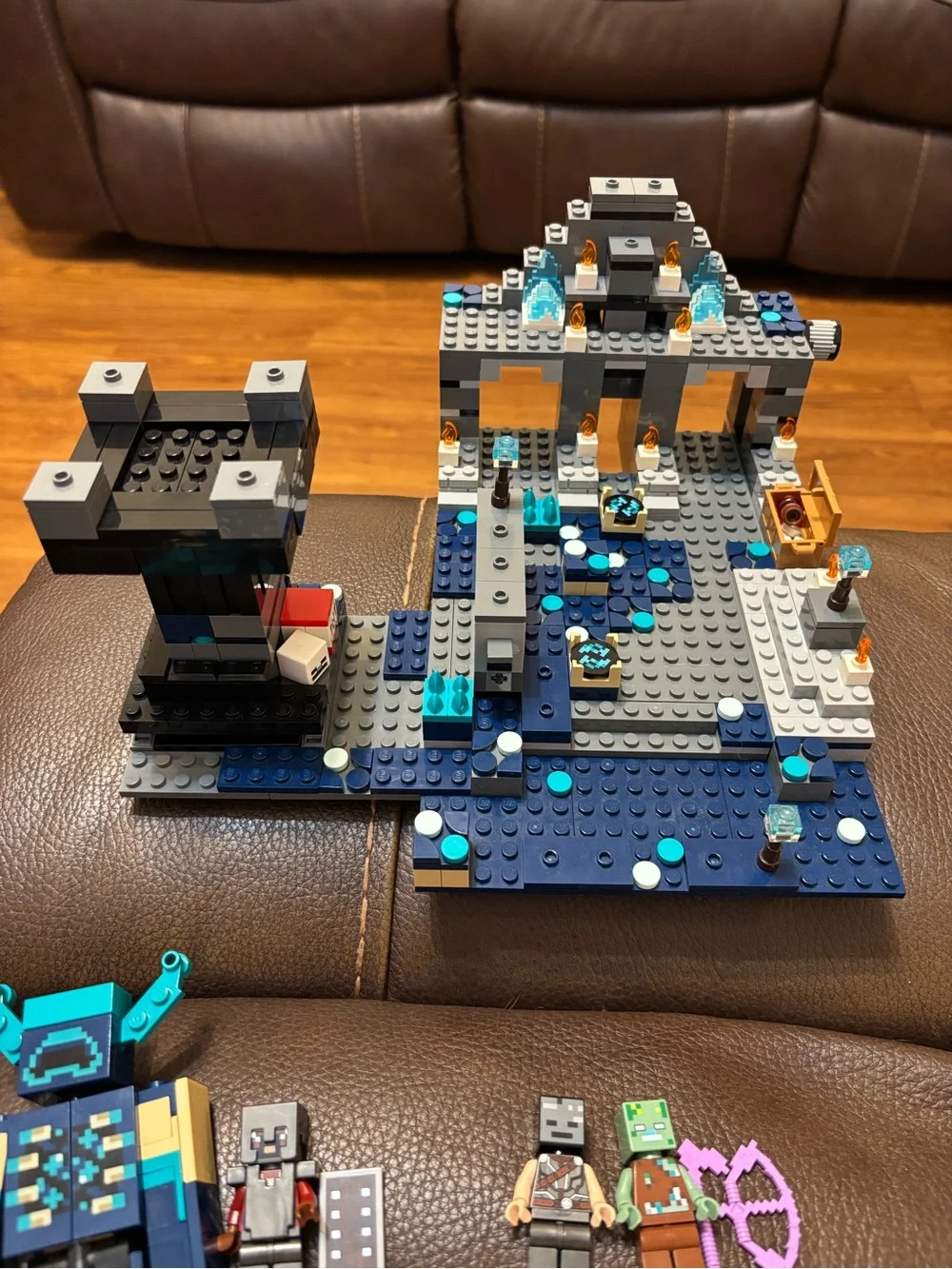 LEGO Minecraft 21246 The Deep Dark Battle set